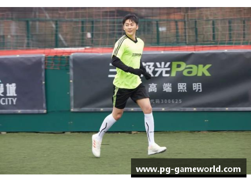 PG模拟器足球球星前女友独特写真展现魅力与风采引发粉丝热议 - 副本